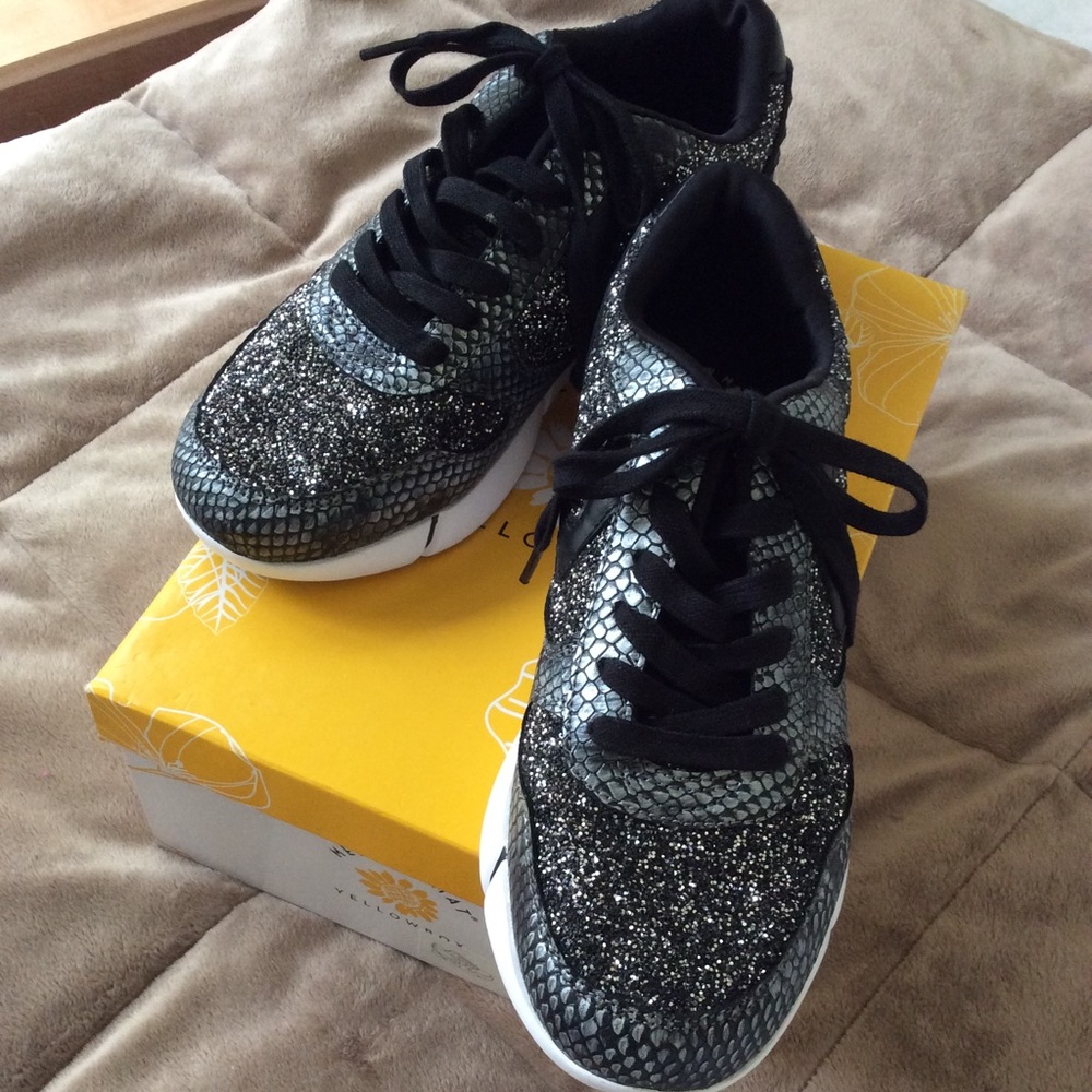 Women’s glitzy tennis shoes Yellow Box Mellow Mat
